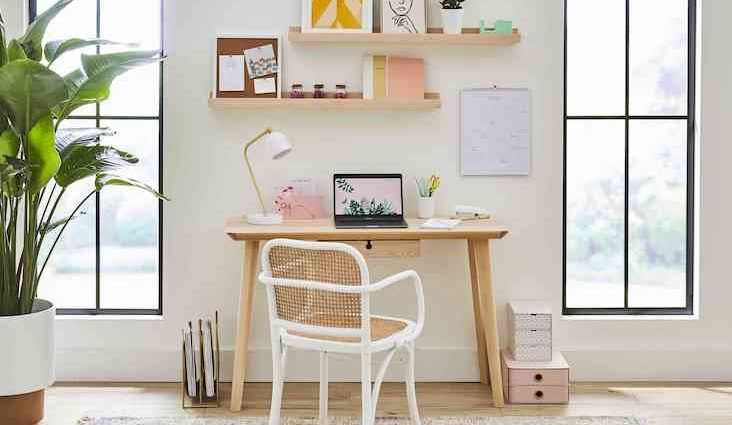 Le bureau avec étagère – designs créatifs