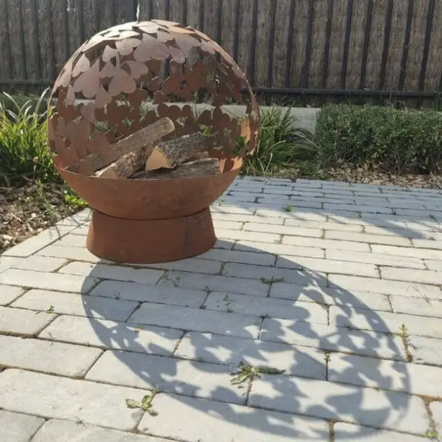 Braséro boule en acier corten H 56 cm