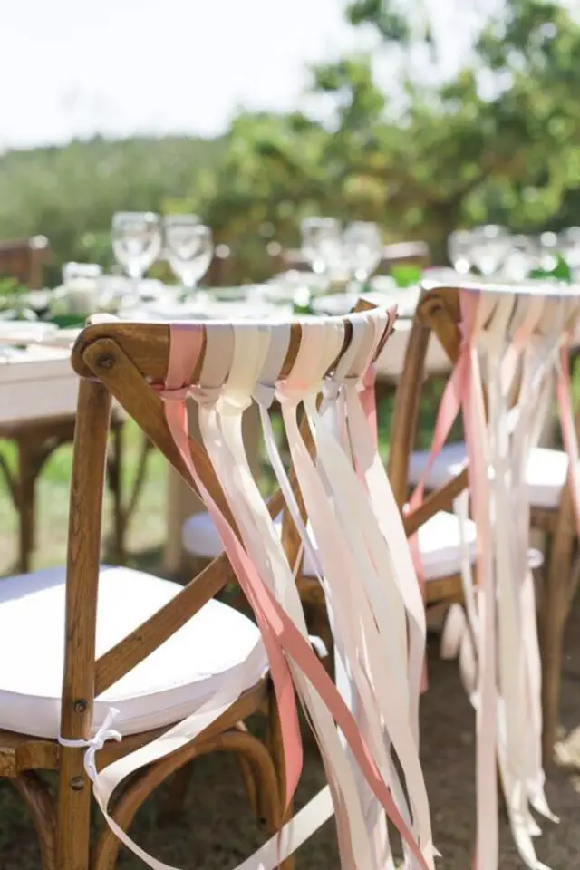 decoration mariage plein air exterieur décoration chaise facile à faire ruban coloré table des mariés