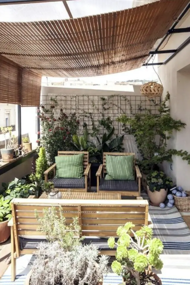 exemple protection balcon exterieur terrasse d'appartement store suspendu en bambou lamelles solution pas cher et facile à mettre en oeuvre 