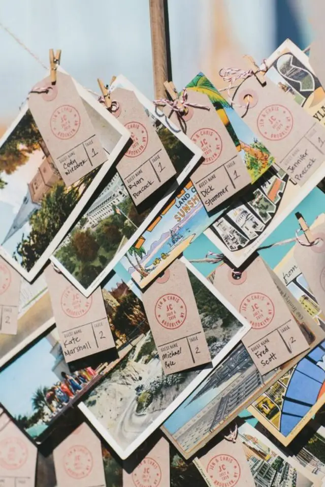 mariage theme voyage exemple marque-place à faire soi-même avec numéro de table carte postale et étiquettes en Craft 