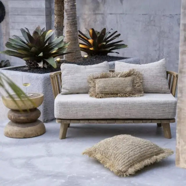 meuble de jardin contemporain maisons du monde Canapé en bois de teck recyclé et en tissu 2 places