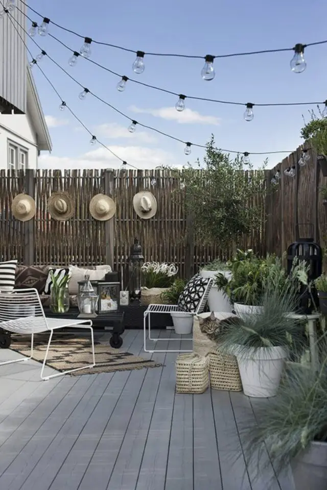 conseils tout savoir sur le mobilier de jardin terrasse en bois maison de ville calice meuble en métal blanc moderne et léger 