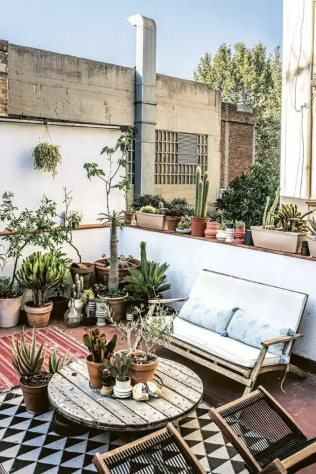 conseils tout savoir sur le mobilier de jardin appartement terrasse plantes en pot canapé extérieur en bois table basse fait maison bricolage palette 