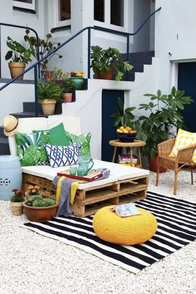 conseils tout savoir sur le mobilier de jardin en palette simple facile à faire récup bois tapis extérieur pouf couleur textile outdoor 