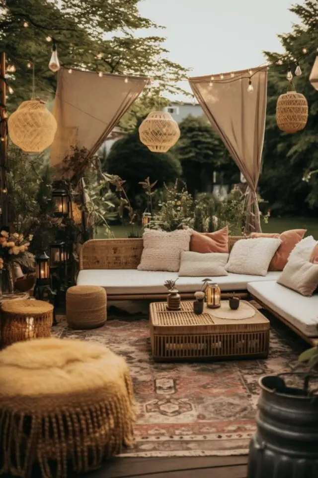 conseils tout savoir sur le mobilier de jardin styme bohème terrasse tapis outdoor suspension luminaire canapé d'angle avec table basse 