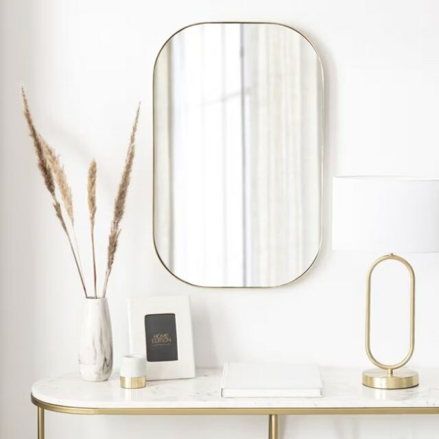 Miroir rectangulaire arrondi en métal doré 45x70