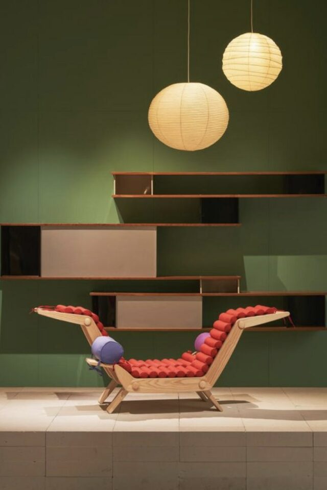 mobilier design charlotte Perriand fauteuil banquette méridienne innovation avant-garde bois meuble mural
