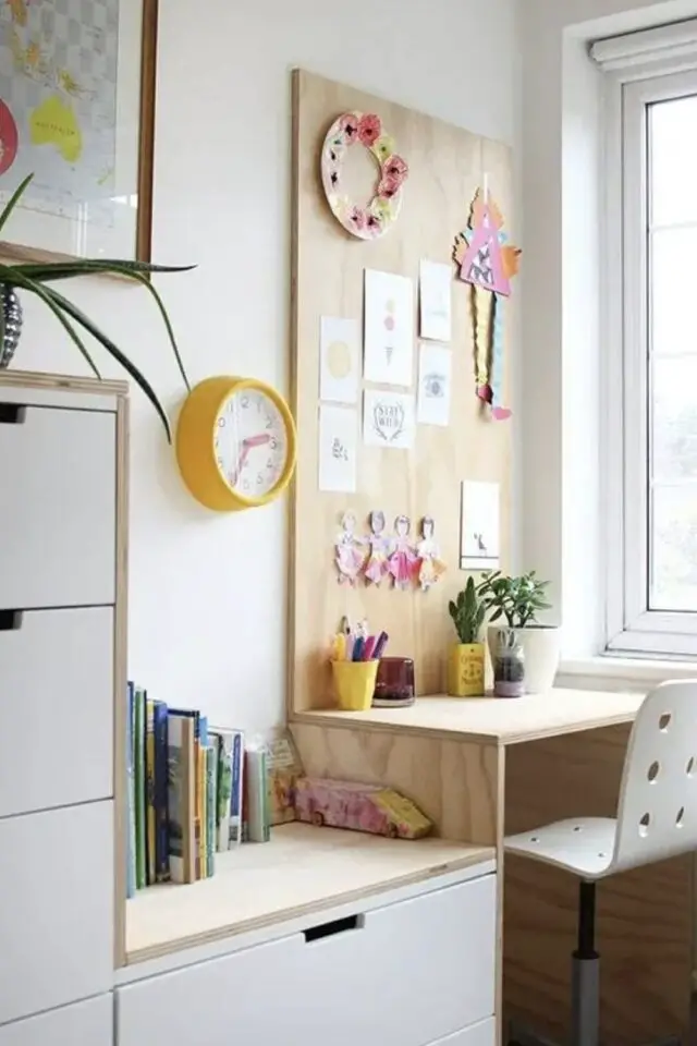 chambre enfant double gain de place petit bureau dans un angle de la pièce bois naturel rangement blanc tiroir chaise 