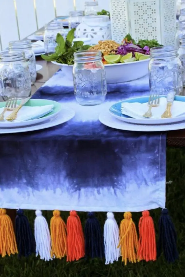 chemin de table a faire soi-même teinture tie and dye bleu esprit estival vacances 