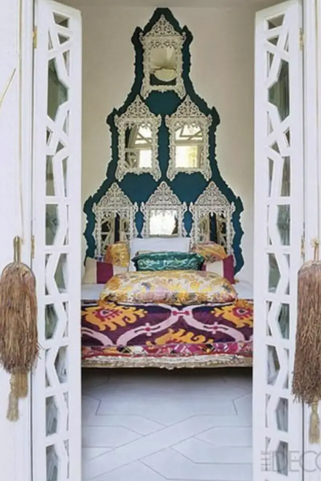 Adopter deco style oriental chez soi chambre chic et élégante tête de lit originale miroir peinture parure de draps coloré et imprimé 