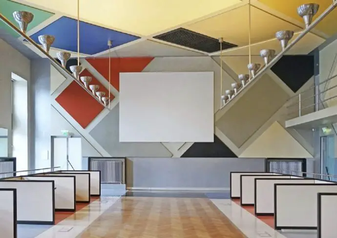 de stijl mouvement architecture design interieur projet Aubette Strasbourg géométrie minimalisme couleur exemple
