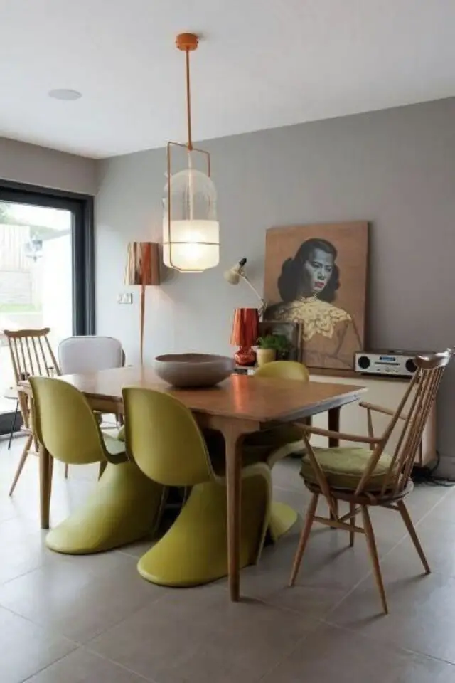 exemple forme table salle a manger rectangulaire en bois chaises dépareillées vintage 