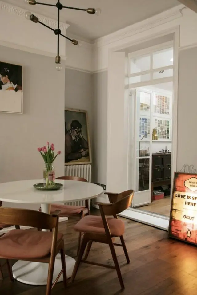 table de salle à manger ronde blanche design tulipe avec piètement central coin repas salon