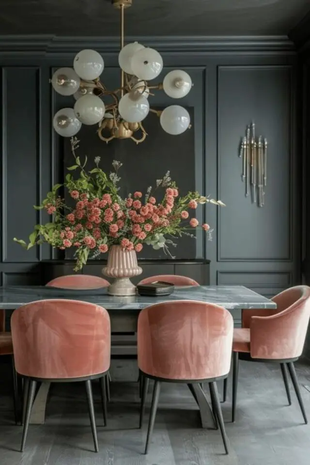 salle à manger élégante et chic table rectangulaire plateau en marbre fauteuil rose en velours 