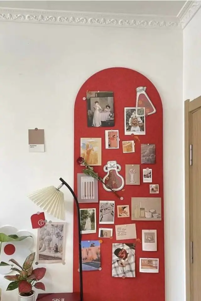 accessoire bureau couleur arche peinte en rouge mur blanc moodboard 