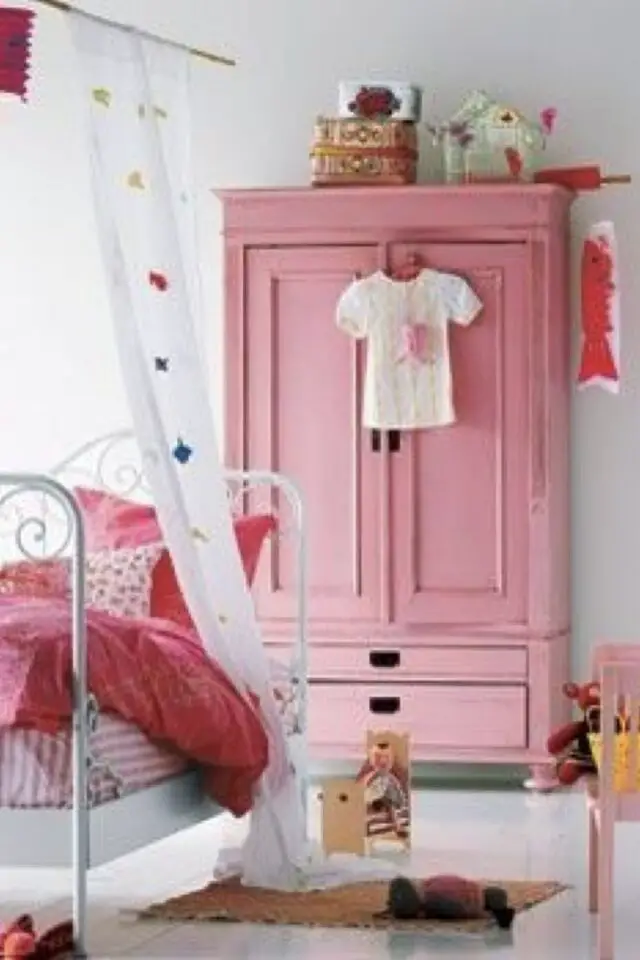 armoire deco chambre enfant rose 2 portes 2 tiroirs en bas style classique chambre petite fille 