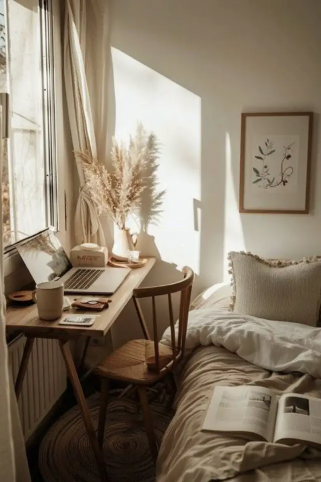 bureau maison couleur neutres chambre à coucher adulte meuble en bois mur blanc slow déco petit logement 