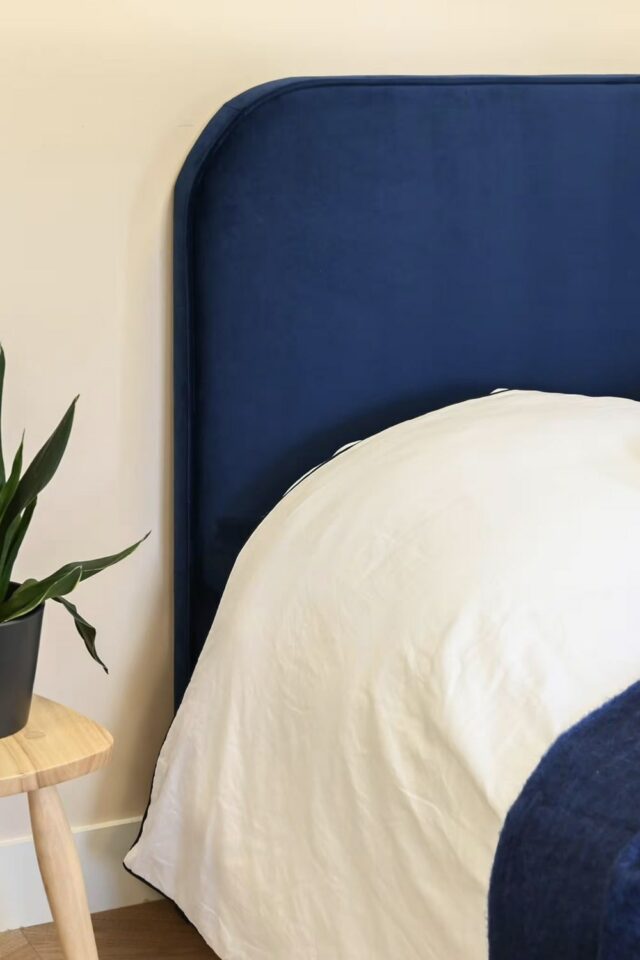 Tête de lit en velours bleu 160 cm