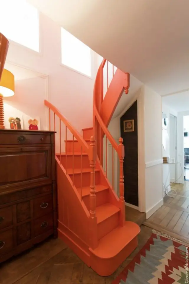 peinture escalier original rose orange néon 