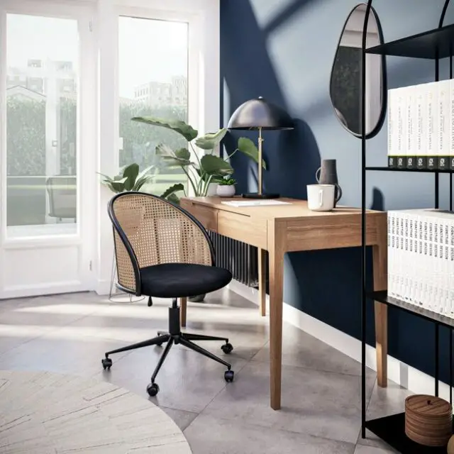 Chaise de bureau à roulettes en velours noir cannage en rotin