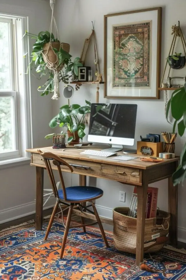 style et couleur bureau a domicile bohème chic nature plantes suspendu espace de travail en bois couleur neutres 