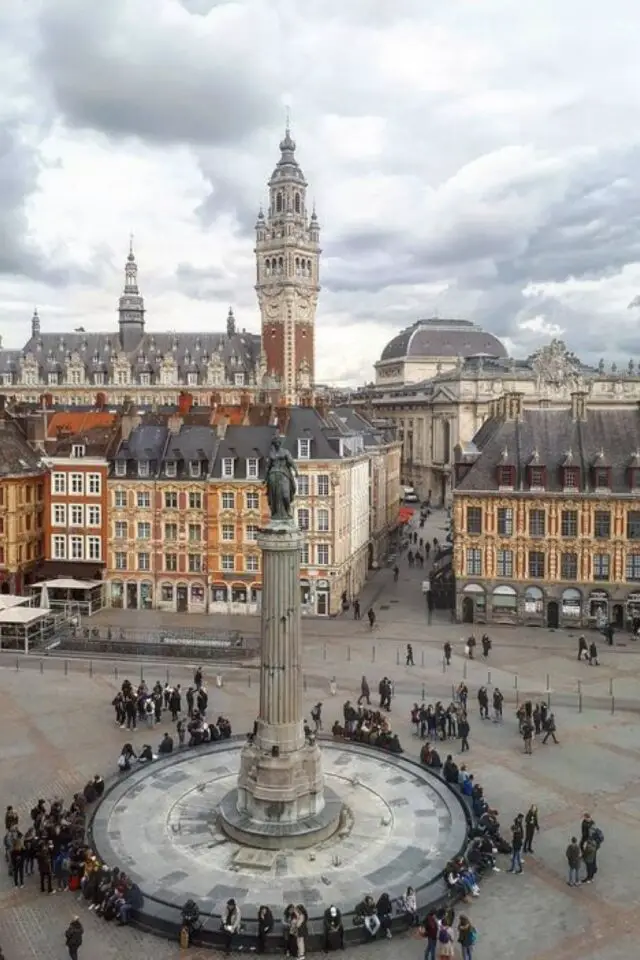 visite architecture histoire lille grand place vieux Lille façade ancienne Vieille Bourse 