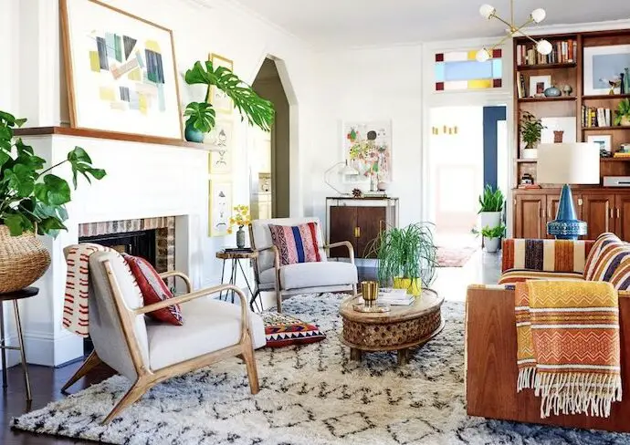 visite déco maison éclectique vintage couleur plantes salon meuble années 50 ambiance joyeuse démarche créative