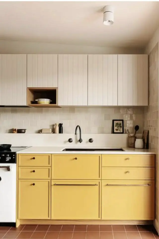 couleur déco cuisine jaune meuble coloré reste de m'espace beige neutre touche lumineuse et vitaminée