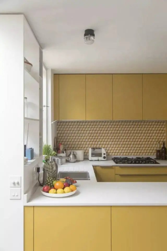 couleur déco cuisine jaune meuble coloré moderne carrelage crédence originale 