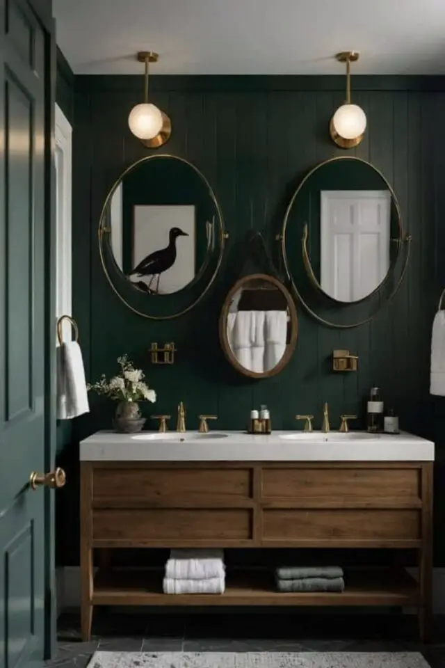 exemple déco salle de bain verte peinture sourde teinte vert sapin meuble en bois sombre miroir luminaire chic et élégant 