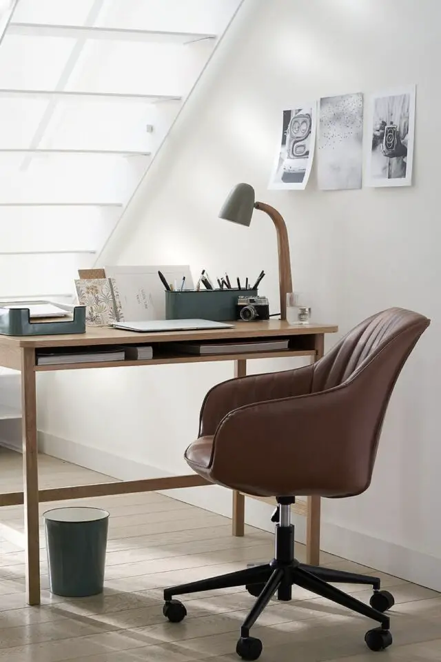 Fauteuil de bureau à roulettes avec accoudoirs