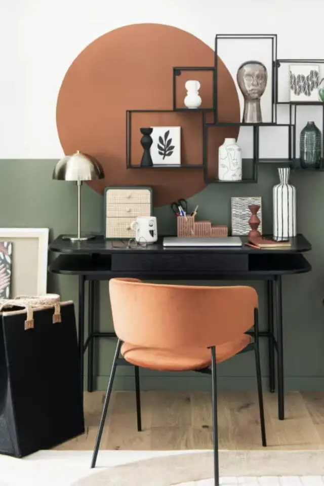 Chaise avec accoudoirs en velours orange écureuil