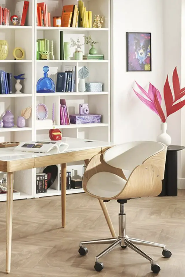 Chaise de bureau à roulettes design blanc, bois clair et acier chromé BENT