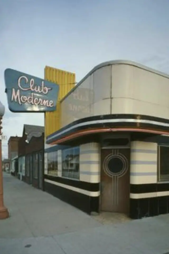 style paquebot architecture objet petite façade de club vintage arrondi enseigne Googie 