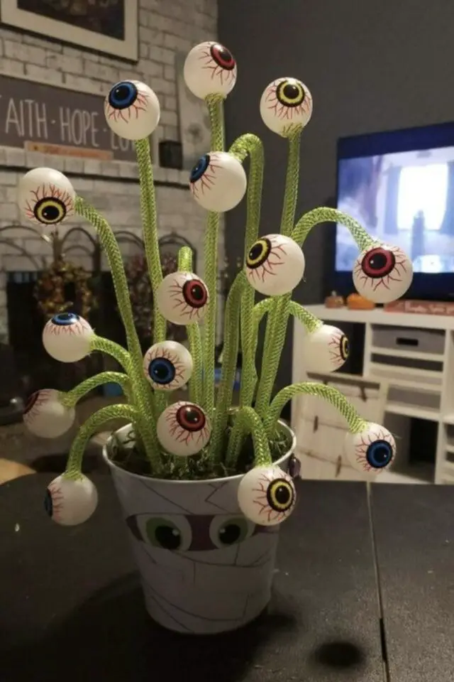 bricolage facile halloween plantes vertes DIY boule de pingpong oeil 