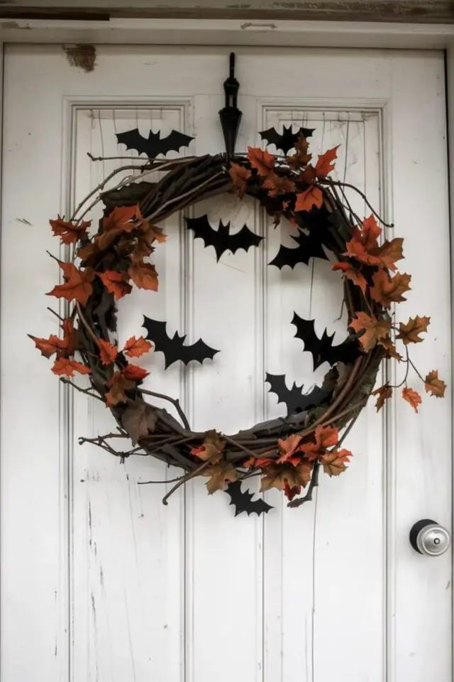 bricolage facile halloween couronne porte d'entrée feuillage petite chauve-souris loisirs créatifs octobre adulte 