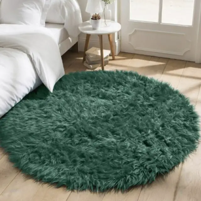 Tapis rond poils longs vert sapin