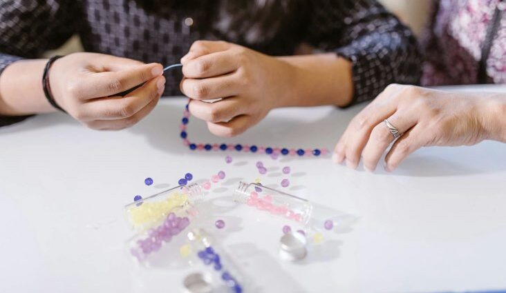 loisirs créatifs été automne confectionner bracelet en perles idées bricolage facile bracelet amititié Taylor Swift