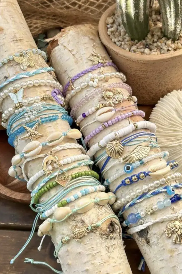 loisirs créatifs bracelet perles été souvenir de vacances coquillage nuance de blanc et de bleu bricolage à faire soi même 