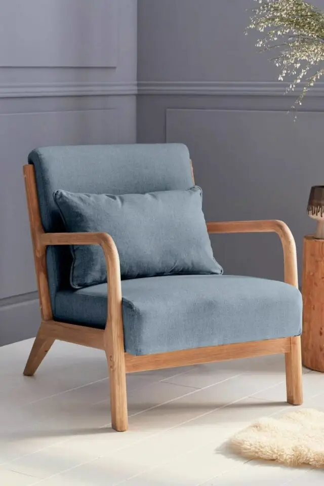 Fauteuil en bois avec tissu bleu coin lecture adolescent