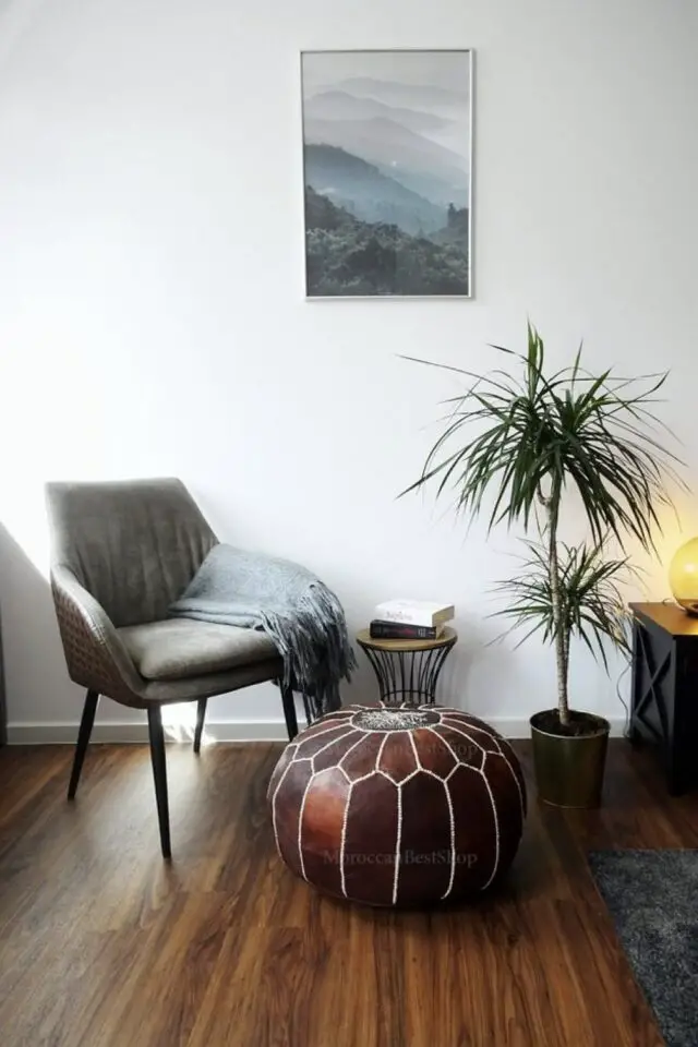 meuble déco salon idée pouf repose pied en cuir artisanat marocain salon bohème ethnique simple 