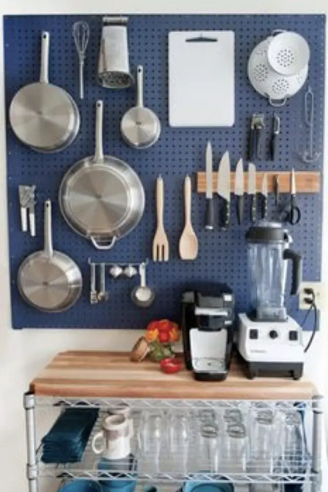 solution aesthetic organisation maison pegboard rangement mural cuisine 