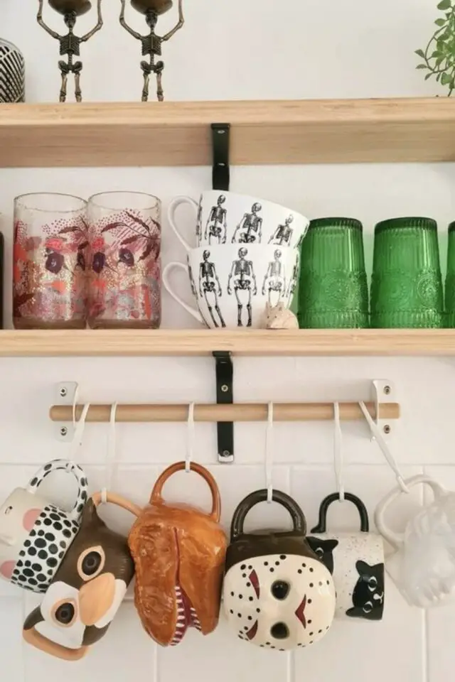 solution aesthetic organisation maison cuisine rangement mug accroché avec des crochet 