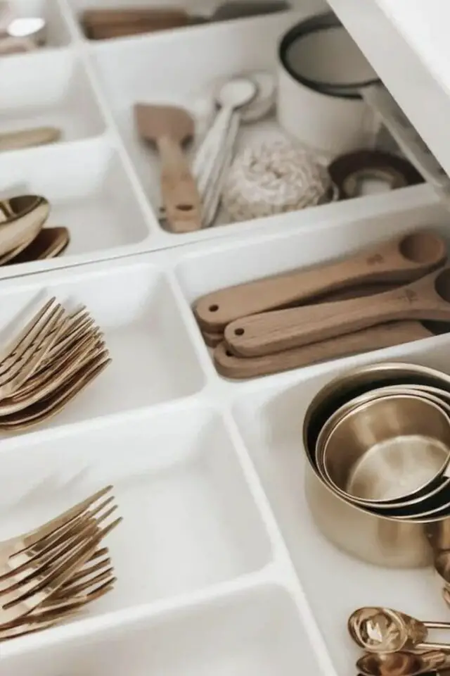 solution aesthetic organisation maison tiroir de cuisine rangement couvert exemple 