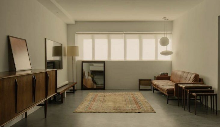 appartement minimaliste mid century modern meuble années 50 matériaux sobres