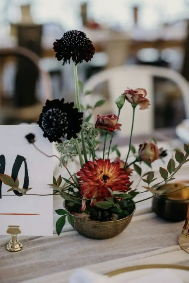 mariage d'automne décoration inspirations centre de table coupelle avec des fleurs roses gerbera 