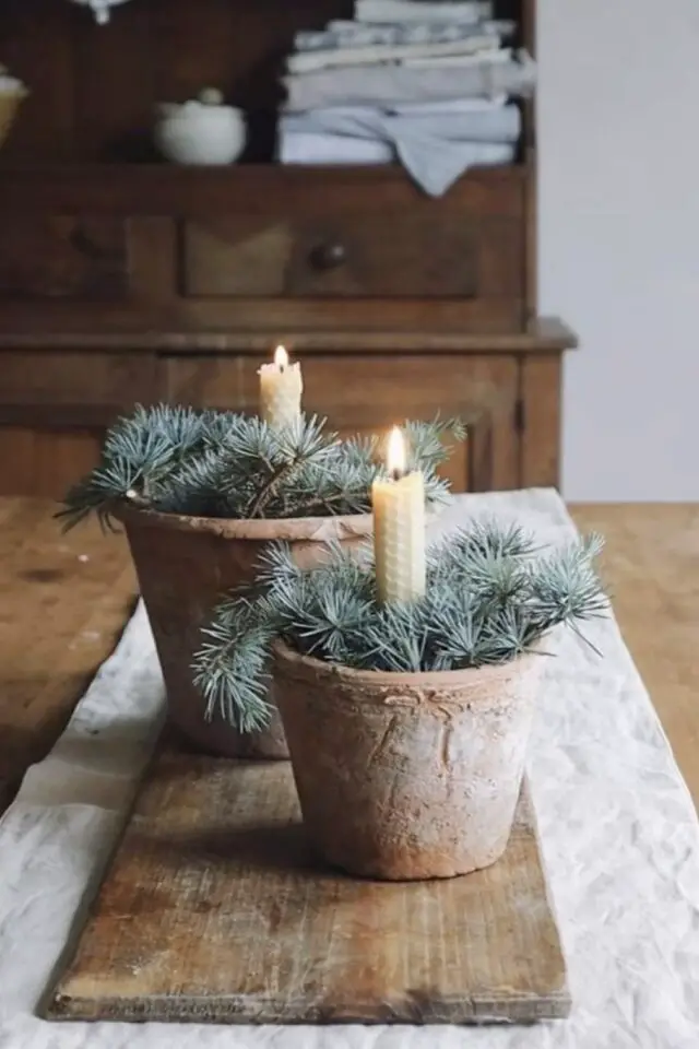 déco noël bougies DIY facile à faire assemblage pot de fleurs branche de sapin décoration de table 