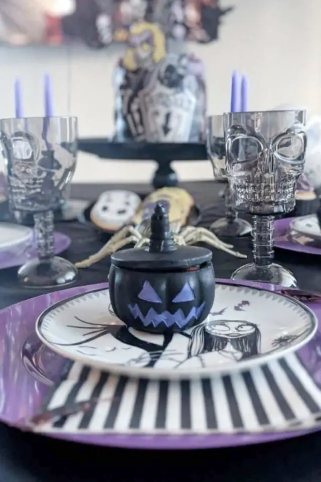 decoration table beetlejuice halloween étrange noël de Mr Jack noir blanc violet 