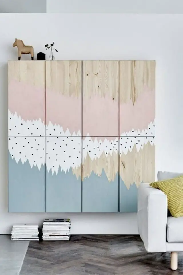 ikea hack meuble salon rangement mural relooké peinture motif et bois déco pastel douceur 